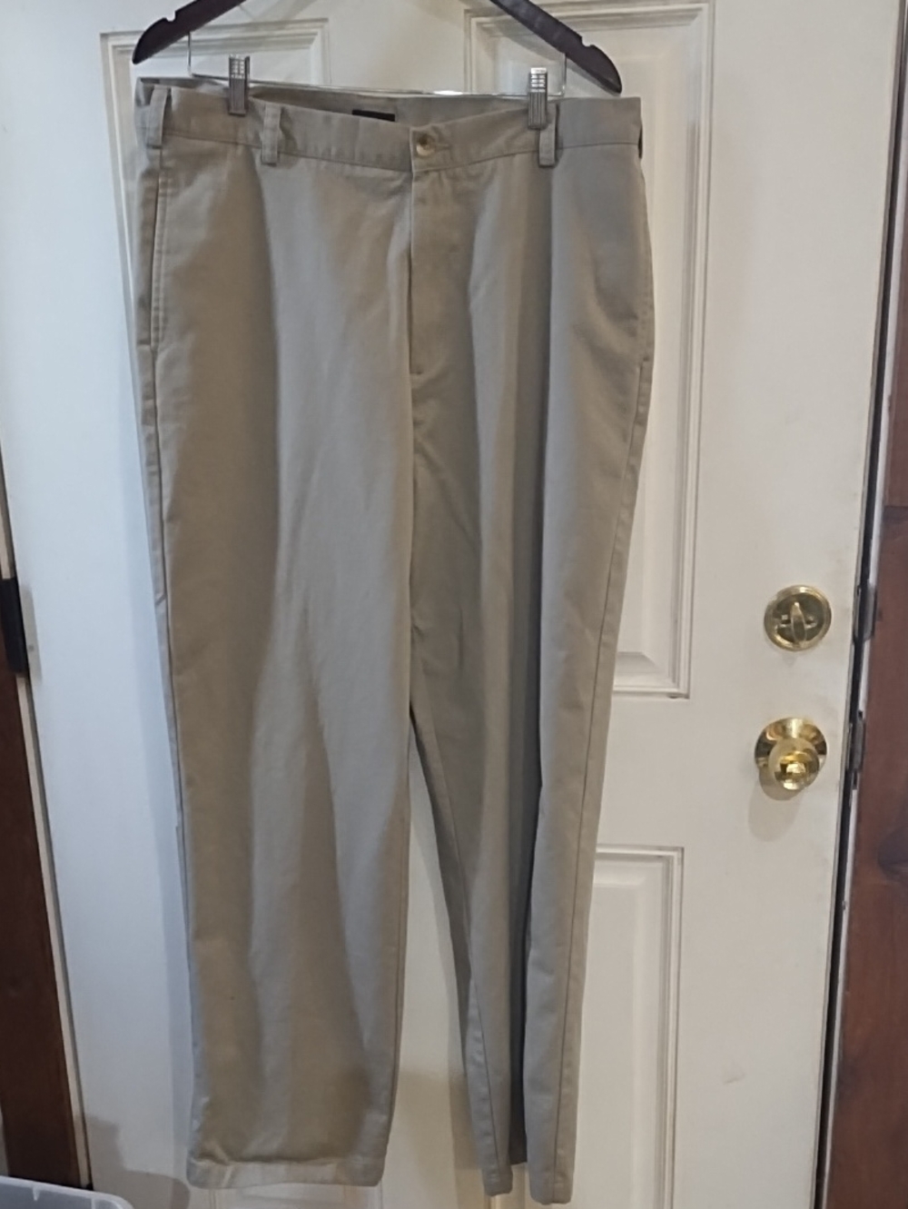 Izod Men's Classic Khaki Straight-Leg Pants
